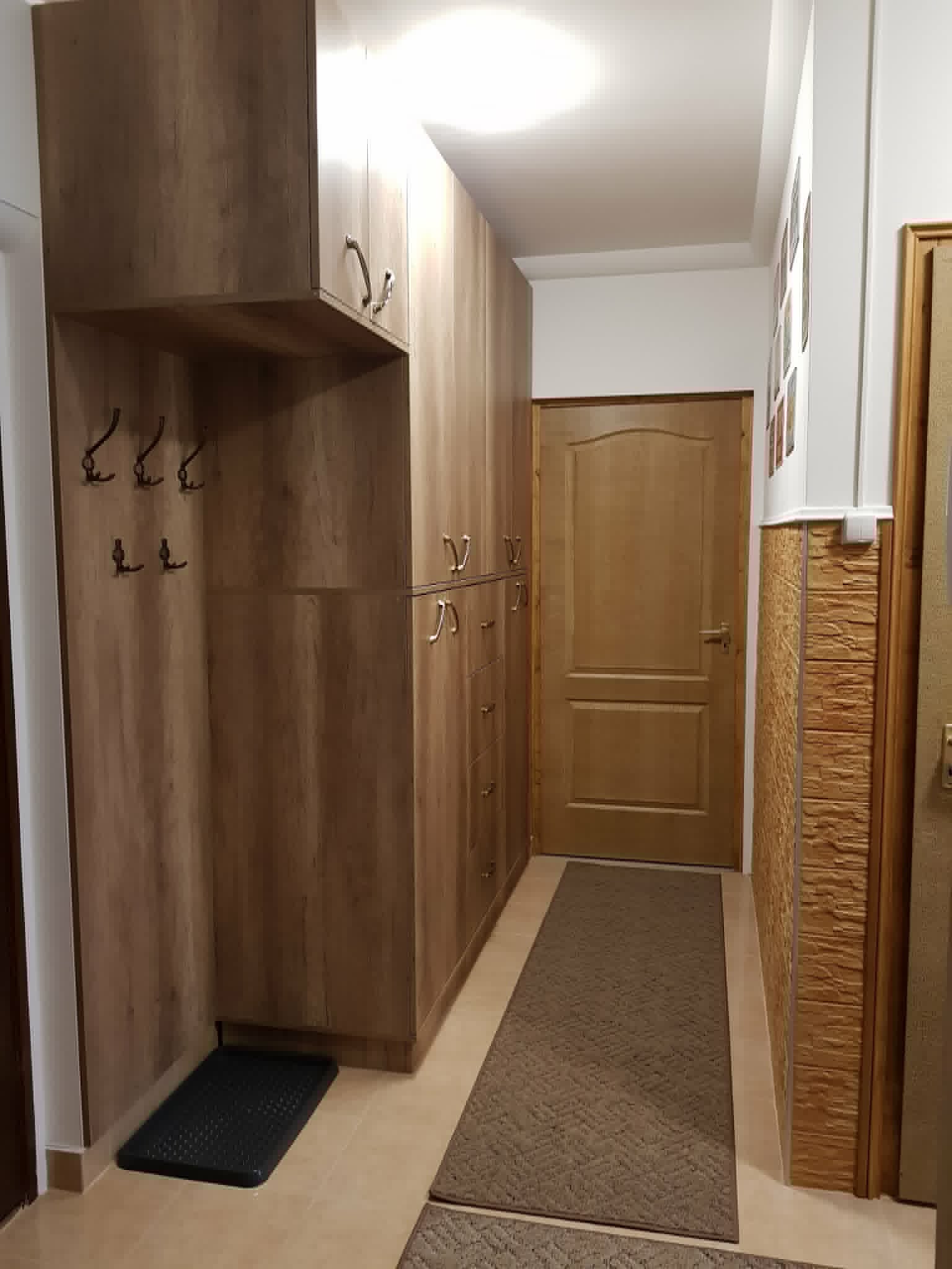 Méretre gyártott beépített gardróbszekrény Gyula - LaminArt